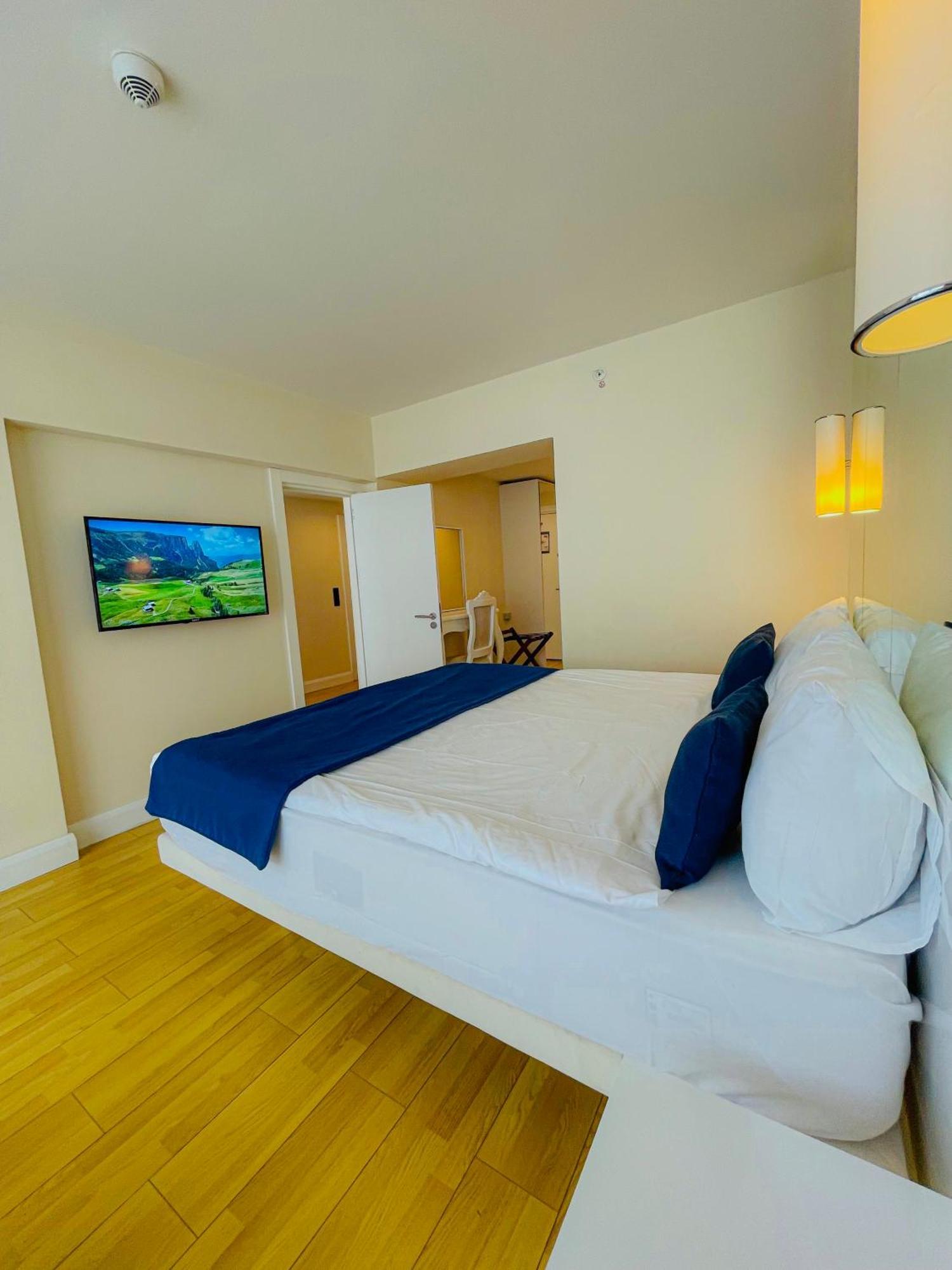 Luxury Batumi Hotel Extérieur photo