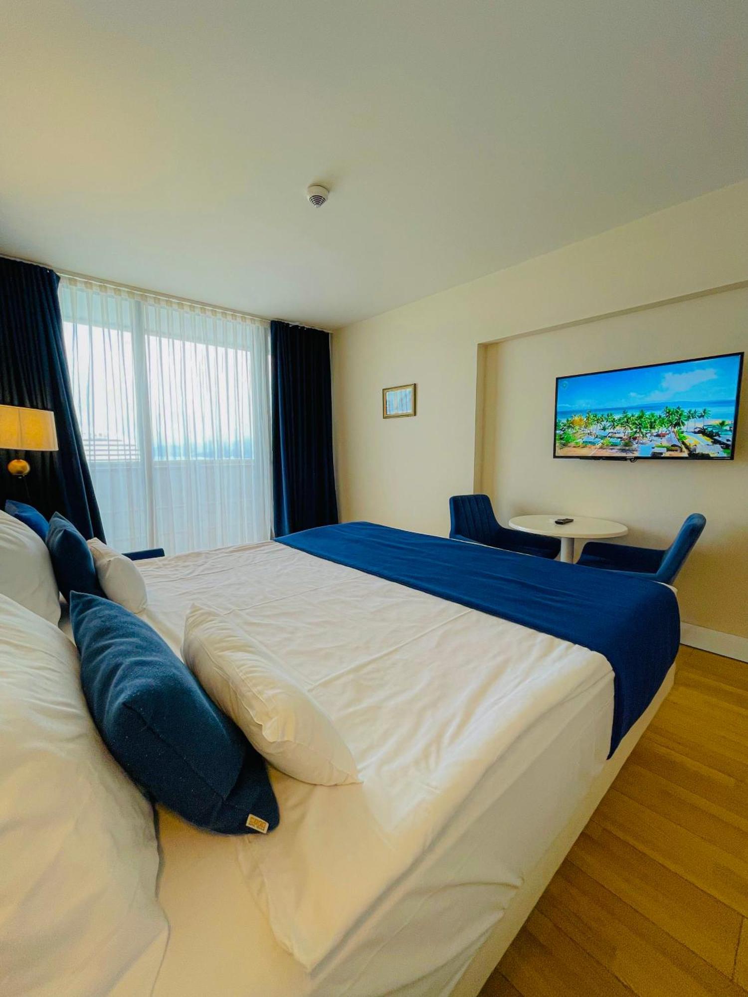Luxury Batumi Hotel Extérieur photo