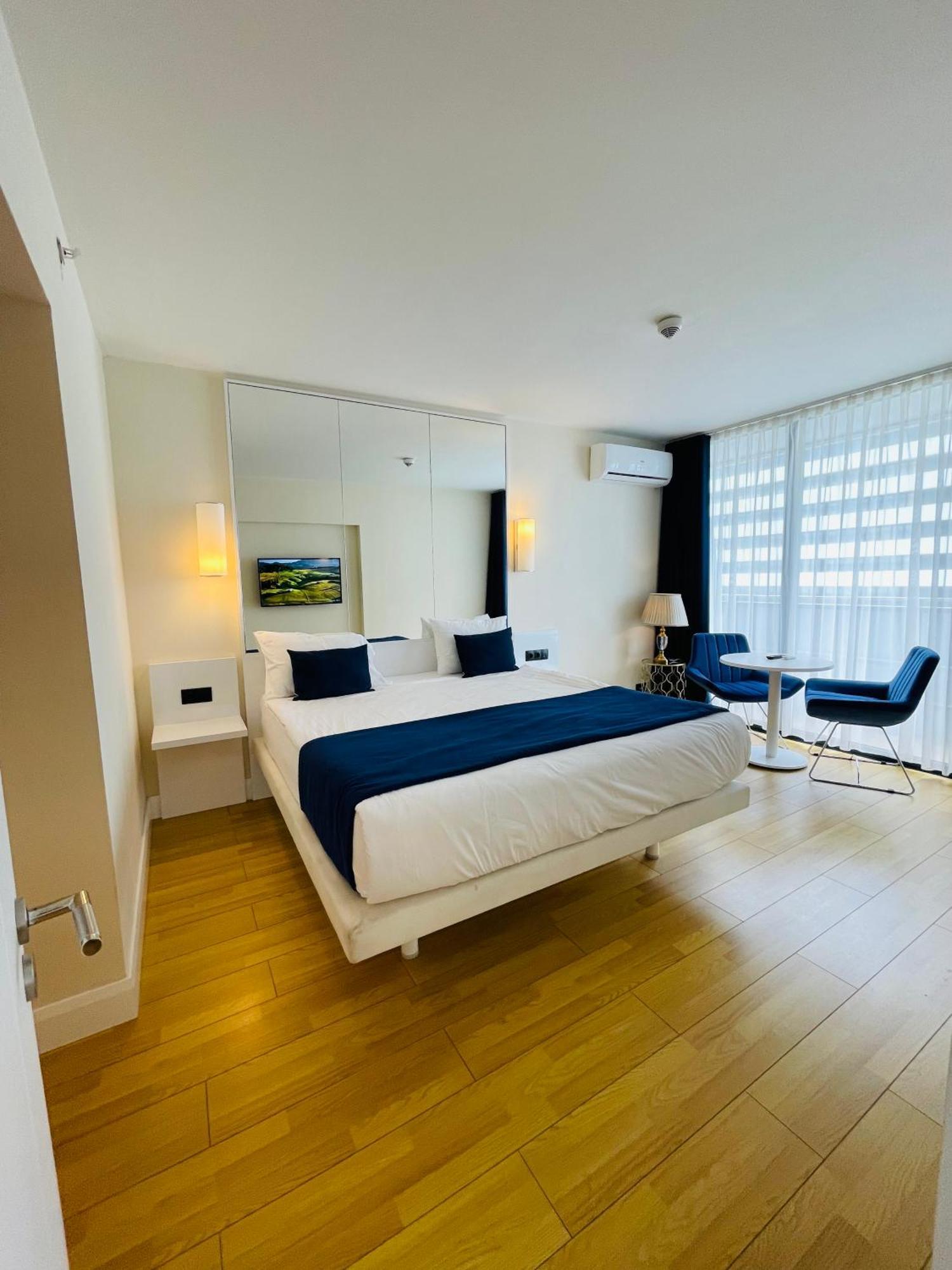 Luxury Batumi Hotel Extérieur photo
