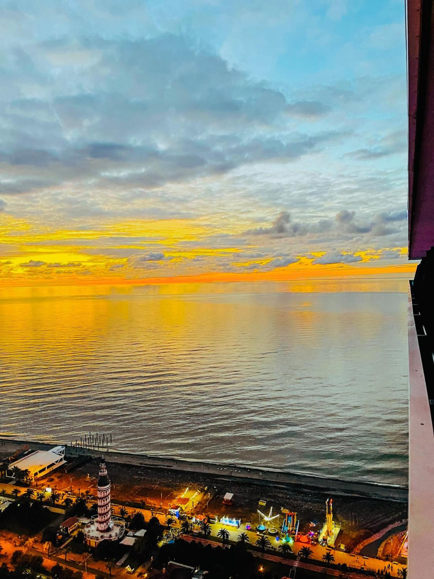 Luxury Batumi Hotel Extérieur photo