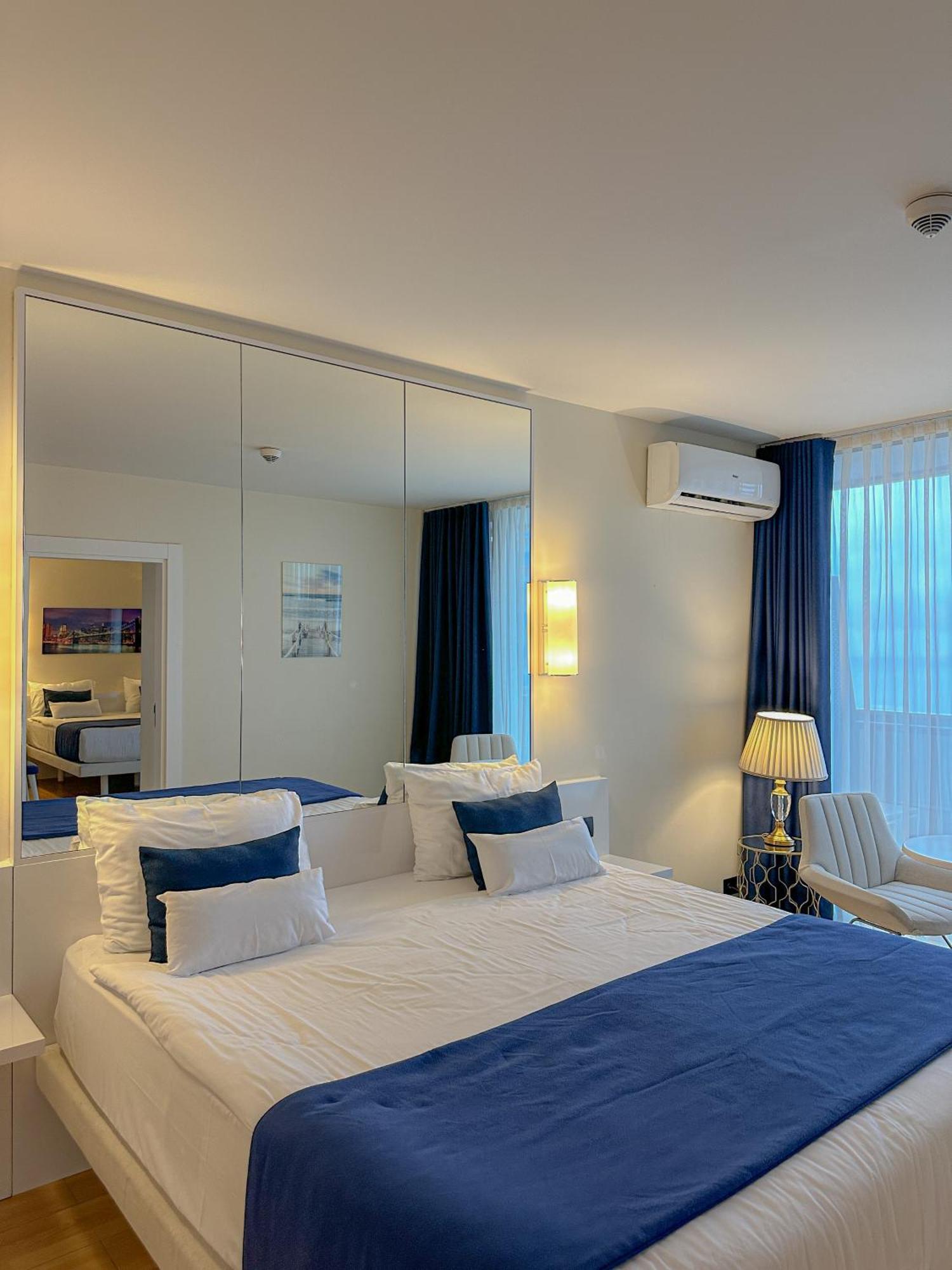 Luxury Batumi Hotel Extérieur photo