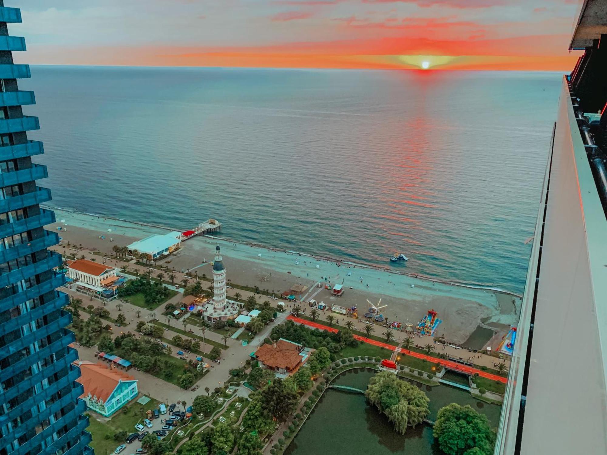 Luxury Batumi Hotel Extérieur photo