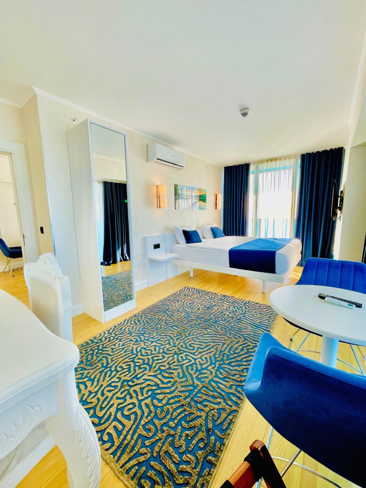 Luxury Batumi Hotel Extérieur photo