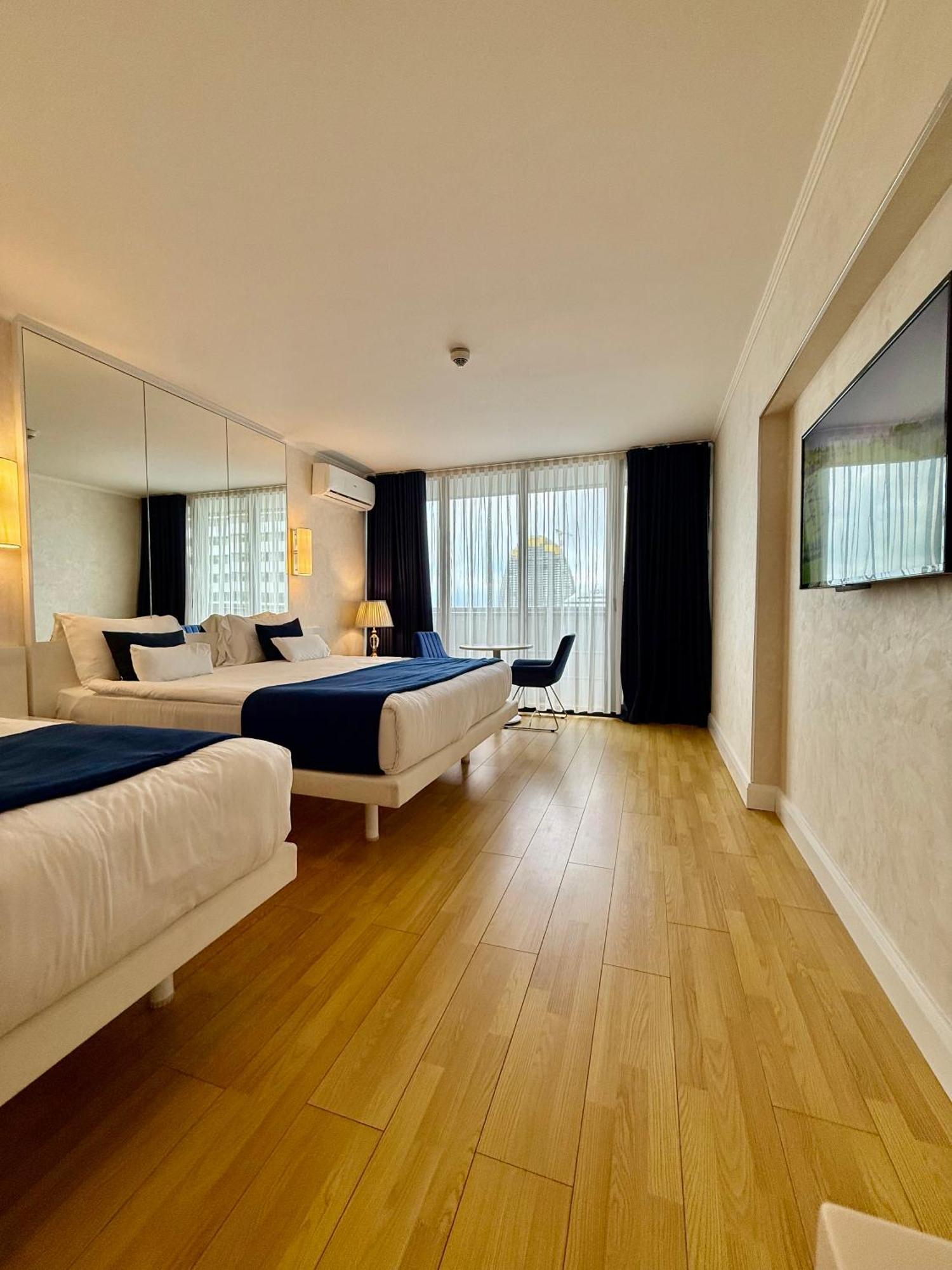 Luxury Batumi Hotel Extérieur photo
