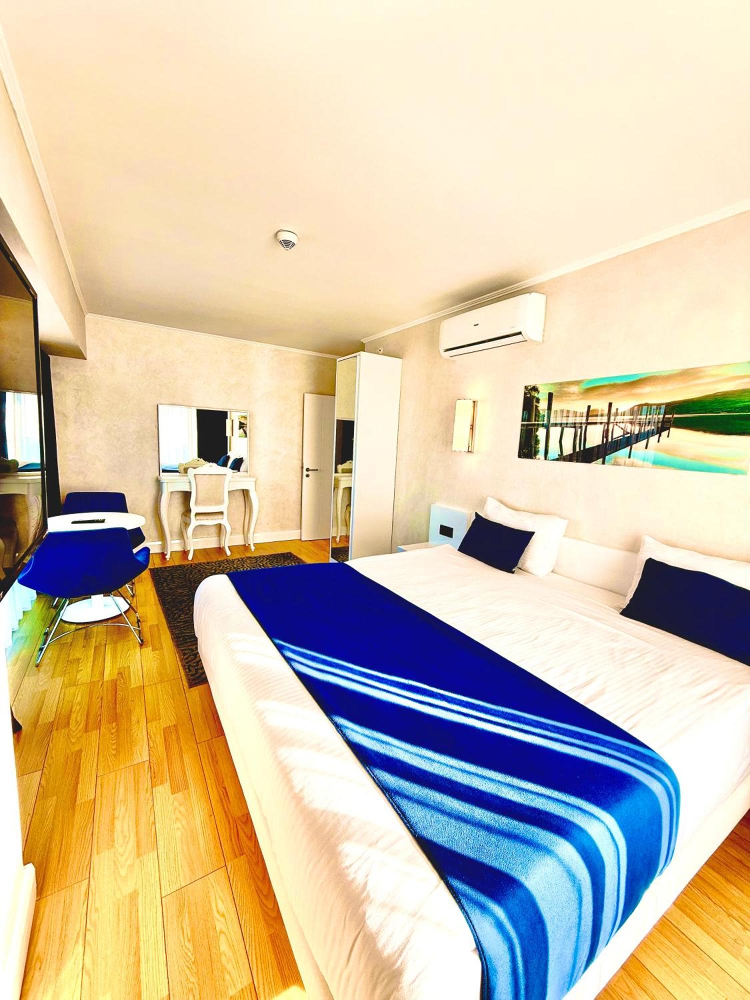 Luxury Batumi Hotel Extérieur photo