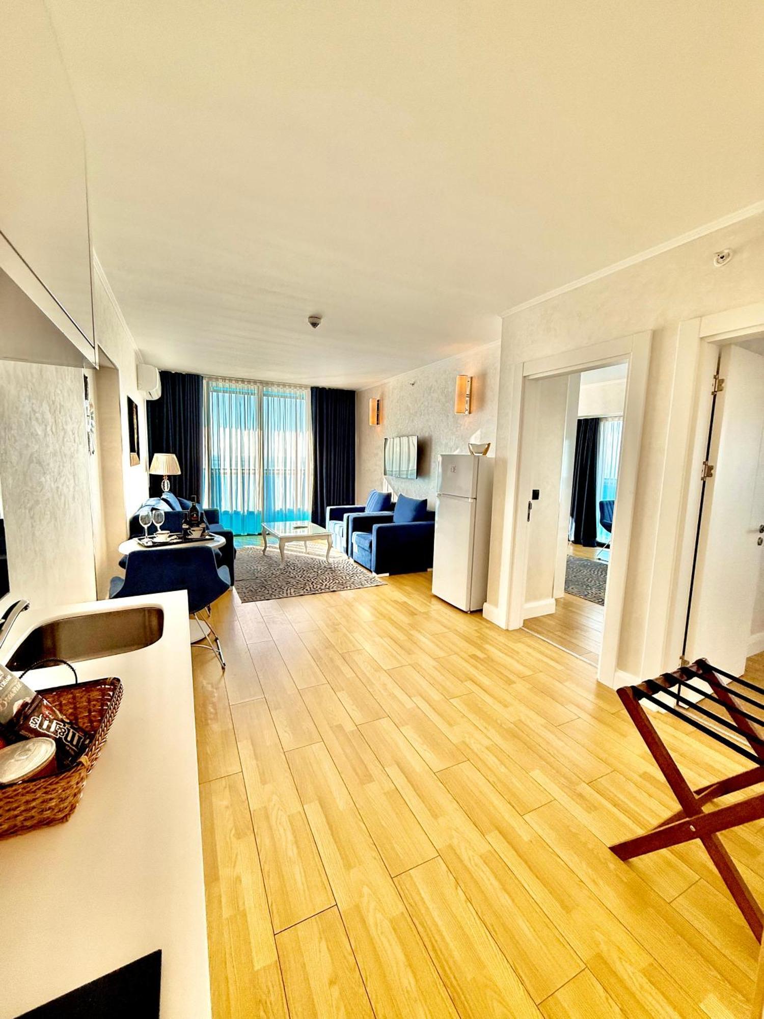 Luxury Batumi Hotel Extérieur photo